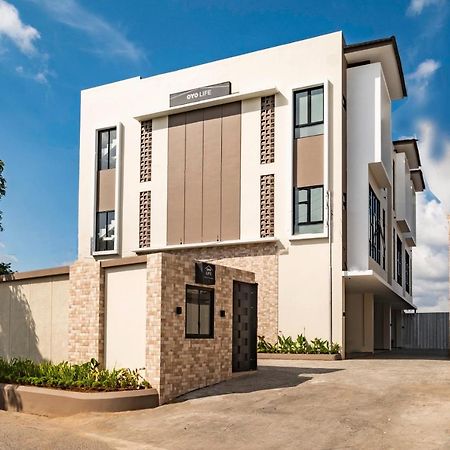 Oyo Life 2673 Rosewood Residence Karawang Exterior foto
